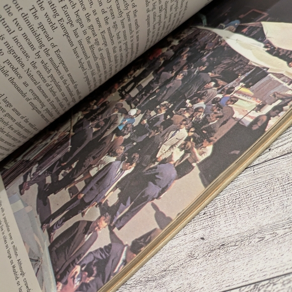 Rand McNally World Atlas Imperial Edition - Red and Cream - Picture 10 of 13